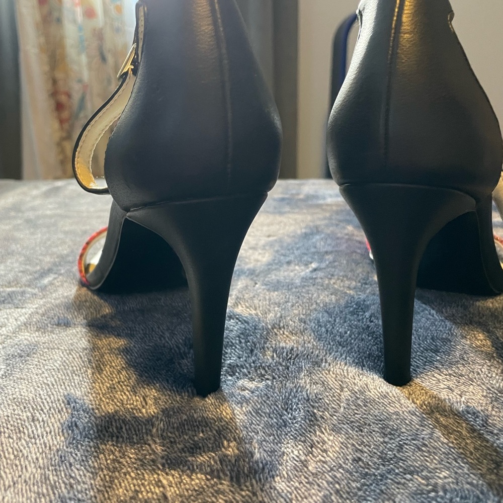 Beautiful high heels with a Hot print, never worn, Aldo 7 1/2 size - Picture 3 of 6